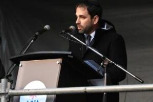 AMIA:En un emotivo y masivo acto sobre la calle Pasteur