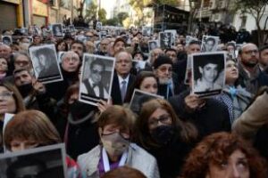 Referentes políticos latinoamericano presente en el acto de AMIA