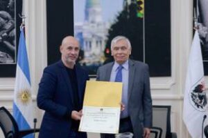 Ciudad:Personalidad Destacada Aberastury recibió el diploma
