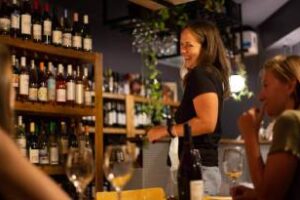 Comuna 11:Distrito del Vino invita a celebrar el Bonarda y el Pinot Noir