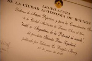Libro sobre Maradona de Interés Deportivo y Comunicación Social