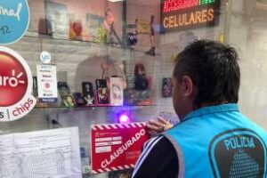 Barrio San Cristóbal: Clausuraron tres locales de telefonía
