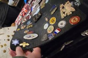 La Rural:Detuvieron un hombre que vendía elementos con simbología nazi