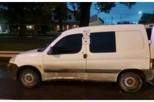 Anillo Digital identifican una camioneta robada y detienen a su conductor