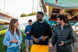 El capitán del seleccionado de rugby de Sudáfrica recorrió el Barrio Mugica