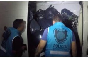 Barrio de Flores:Incautaron más de 15.000 prendas ilegales