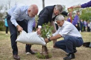 Larreta y alcaldes extranjeros plantaron árboles en la Reserva