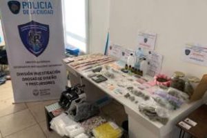 Flores:Cayeron tres dealers que hacían delivery de drogas