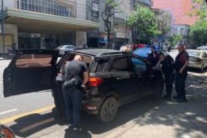 San Cristóbal:Dos detenidos por circular con un arma de guerra