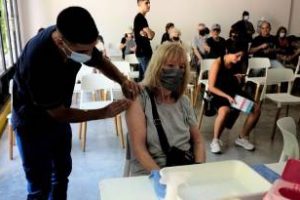 Vacunación Covid-19:Aplican dosis de refuerzo en seis nuevos centros