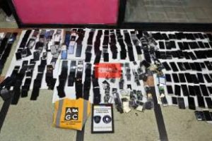 En cuatros barrios porteños hubo seis detenidos y celulares secuestrados