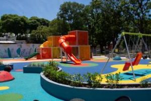 Ciudad:Plaza Antonio Malaver, se renovó el espacio de juegos
