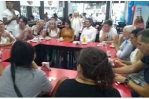 Barrio Villa Pueyrredón: Fernán Quirós compartió un café con los vecinos