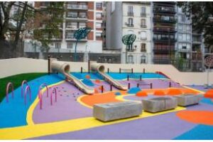 Recoleta estrenó nuevos patios de juegos para disfrutar en la Comuna