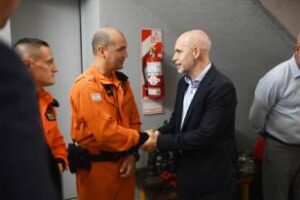 Larreta reconoció a bomberos al salvarle la vida a una nena
