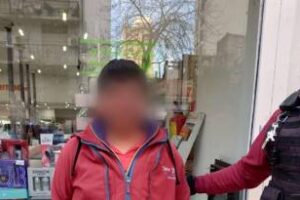 Barrio Monserrat:Detienen a ladrón armado que intentó robar farmacia