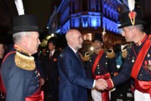 En la Ciudad:Larreta asistió al relevo de Guardia del Cabildo