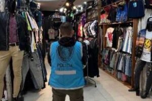 Mataderos:Incautación millonaria de zapatillas y prendas truchas en Once