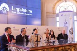 La legislatura: Declaró  a Ana Chen como Personalidad Destacada