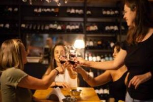 Ciudad presenta las Guías de Turismo enológico de la Escuela de Vino