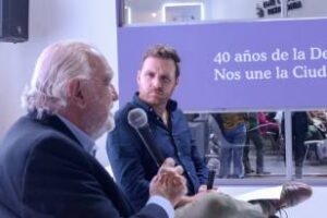 Legislatura inauguró su stand , por los 40 años de Democracia