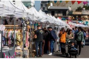 Ciudad:Primera edición de la Feria Vanguardia al Mercado de Pulgas