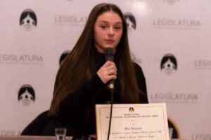 Deportes: El Cuerpo Legislativo reconoció a la atleta Mía Mainardi