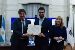 Ciudad:Declaraciòn de interès al libro “El Estado en la Era Meta»