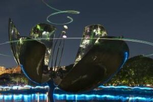 Comuna 2:La Floralis Genérica volvió a abrir sus pétalos