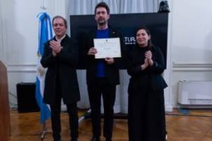 Ciudad:La legislatura reconoció al director Santiago Mitre