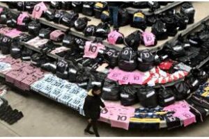 En la ciudad:Secuestran Gorras, zapatillas y remeras de Messi