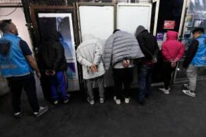 Balvanera:Cinco detenidos por venta de droga en un local