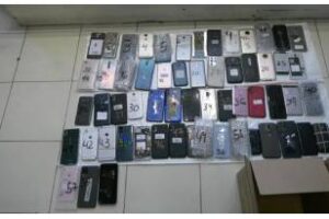 Caballito:Clausuran local de telefonía móvilin cautan celulares robados