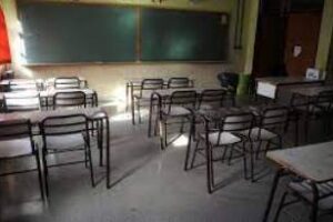 Legisladora Kienast:“Los gremios no son garantes del calendario escolar”