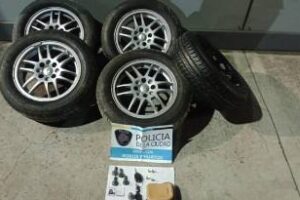 Villa Lugano:Detienen a tres «robarruedas» de autos robados
