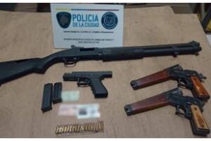 Investigaban una causa por amenazas y secuestraron un arsenal ilegal