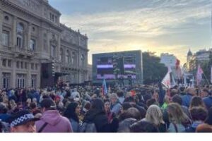 La UCR celebrò los 40 años de democracia en la Plaza Vaticano