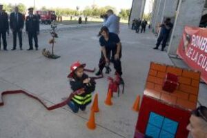 Ciudad Parque Roca:Bomberos festejó su séptimo aniversario con los chicos