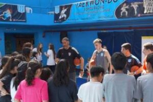 Ciudad:Jornada deportiva para adolescentes de diferentes hogares