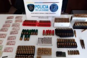 Villa Crespo:Incautan armas de guerra y accesorios ilegales de tiro