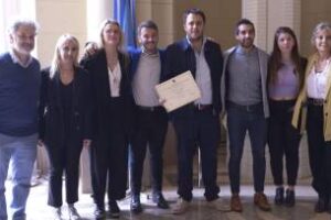 La ciudad:Lo declarò de interès a Dolphins Hockey