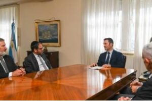 AMIA:Encuentro con el ministro de Defensa de la Nación