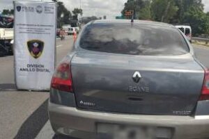 Liniers:Recuperan auto robado y detienen a dos de sus tripulantes