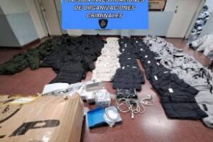 Comuna 8 Villa Lugano:Incautan 850 prendas de contrabando