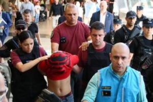 El jefe de gobierno:Deportó a un delincuente a Chile