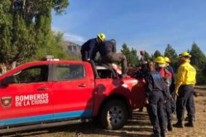 Los Bomberos de la Ciudad trabajan en el control del fuego en Chubut