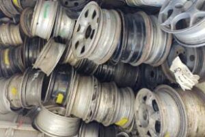 Villa Riachuelo:Incautan 350 llantas ilegalmente puestas a la venta