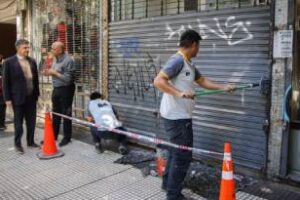 Ciudad:Se limpió casi 100 frentes de comercios vandalizados