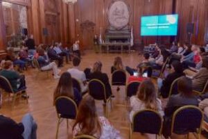 Legislatura:Presentò  la Oficina de polìtica informadas en evidencia