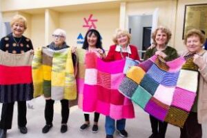 Ciudad:Las “Tejedoras» de AMIA siguen con su misión solidaria